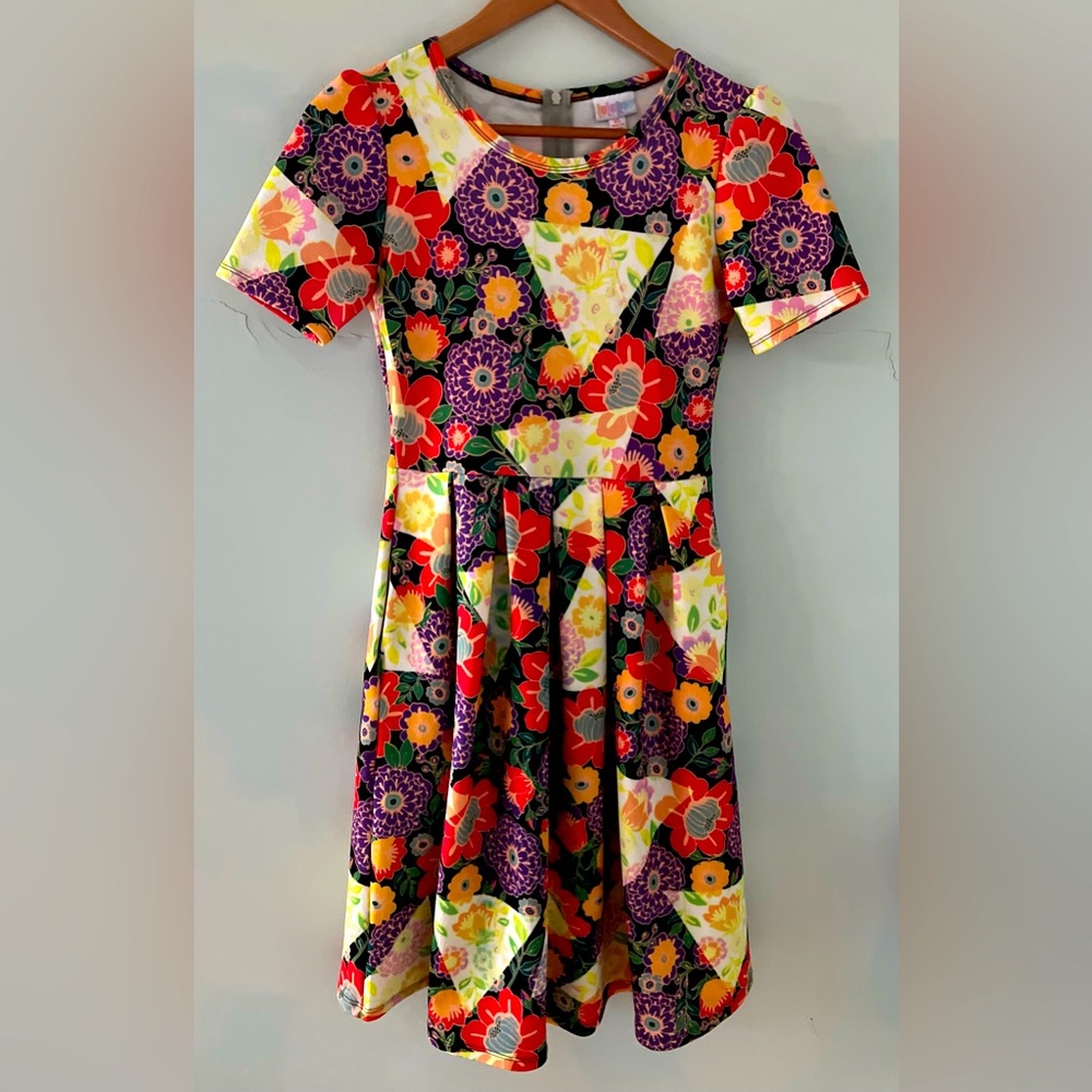 LuLaRoe XS Extra Small AMELIA Dress Solid Black White Triangles & Flowers NWOT